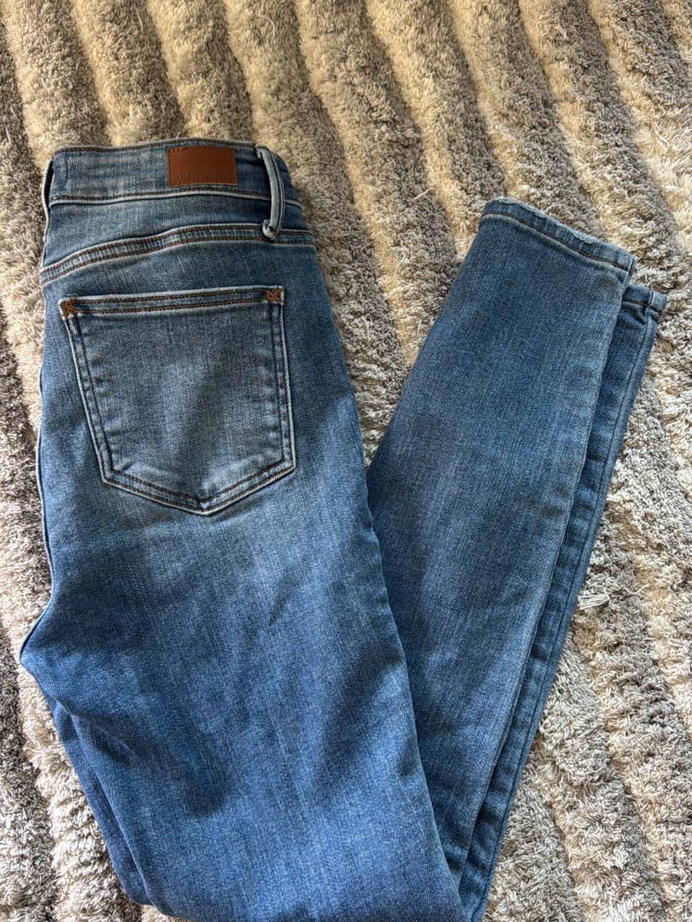 Judy Blue Medium Blue Skinny Jeans - Sleek Five-Pocket Style